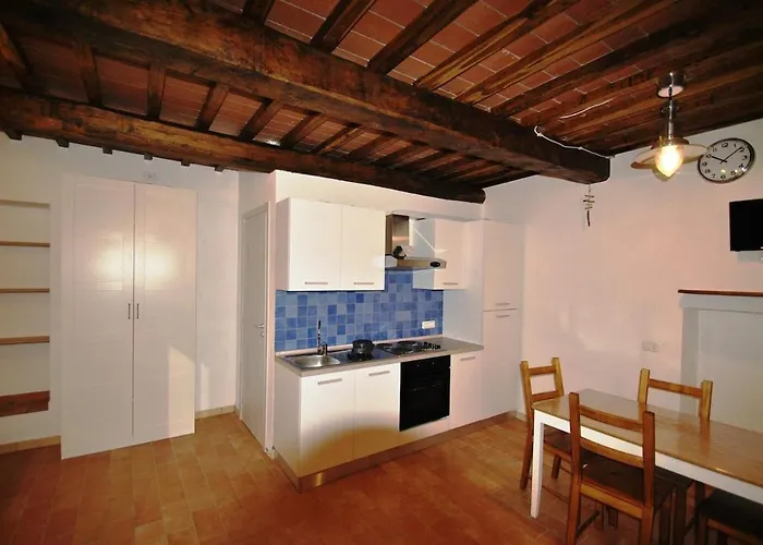 Apartment Quaint And New By The Sea